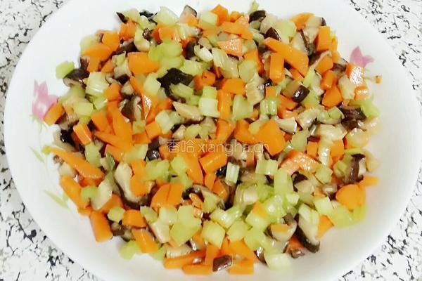 芹菜胡萝卜香菇丁的做法图解9