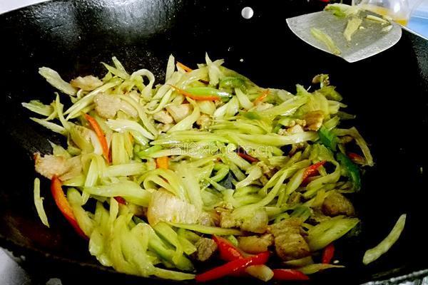 辣椒炒西芹的做法图解7