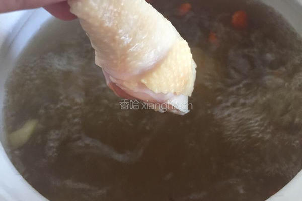 什锦菇煲猪骨汤的做法图解5