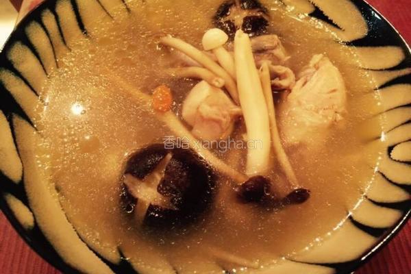 什锦菇煲猪骨汤的做法图解8