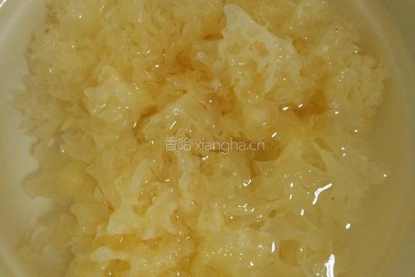 冰糖银耳红枣羹的做法图解2