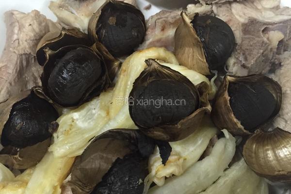 花胶黑蒜炖排骨的做法图解4