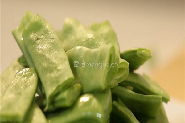 扁豆焖肉的做法图解1