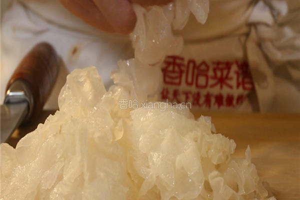 大枣银耳汤的做法图解1