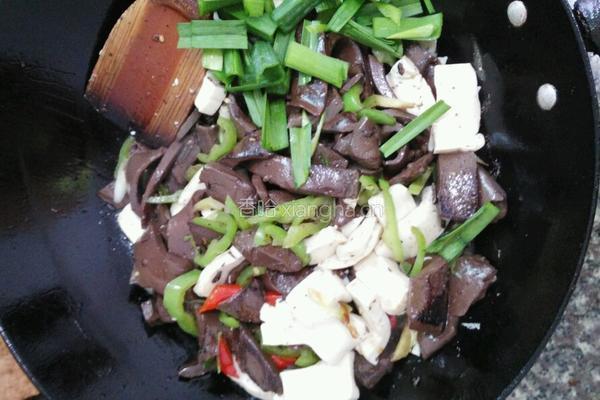 猪血炒豆腐的做法图解8
