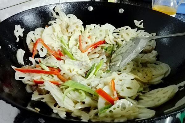 辣椒炒莲藕的做法图解5