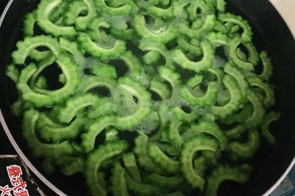 苦瓜炒鸡蛋的做法图解5