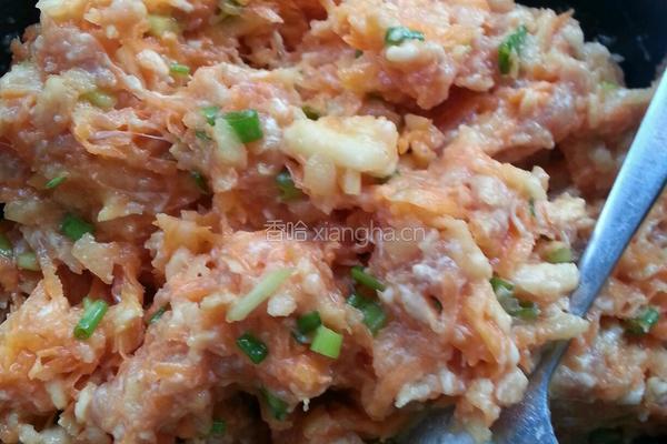 胡萝卜马蹄瘦肉饺子的做法图解3