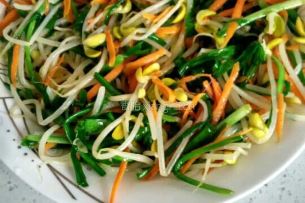 营养三色菜（豆芽、胡萝卜炒韭菜）的做法图解5