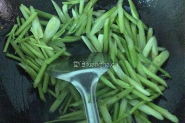 芹菜鲫鱼的做法图解6