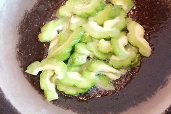 黑椒牛肉烩凉瓜的做法图解6