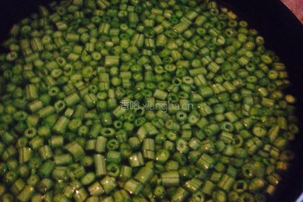 辣椒炒豆角的做法图解1