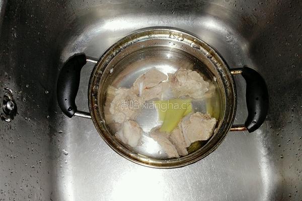 淮山葛根猪扇骨汤的做法图解2