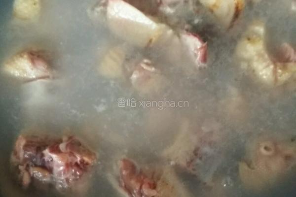 小鸡炖蘑菇的做法图解1
