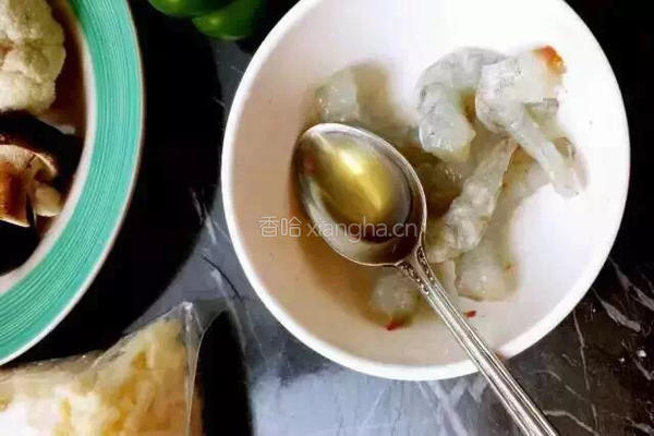 低卡花菜鲜虾披萨的做法图解1