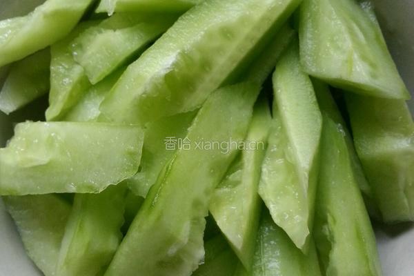 火腿肠炒青瓜的做法图解1