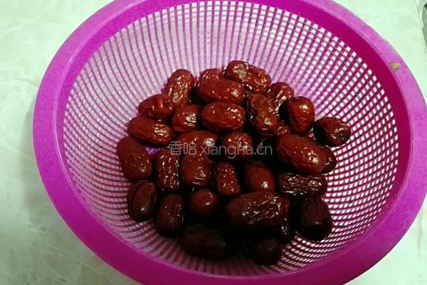 红枣鸡蛋糖水的做法图解1