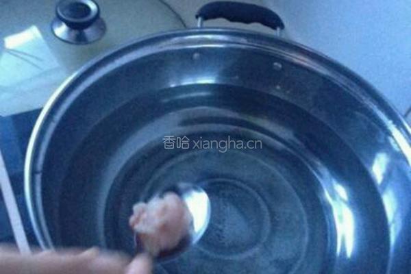 黄瓜丝丸子汤的做法图解3