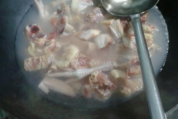 山东家常菜辣子鸡的做法图解1