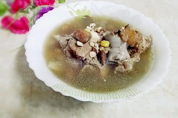 猪骨祛湿汤的做法图解7