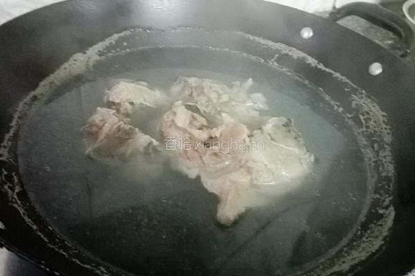 猪骨祛湿汤的做法图解2
