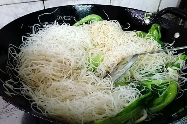 生菜炒米粉的做法图解6