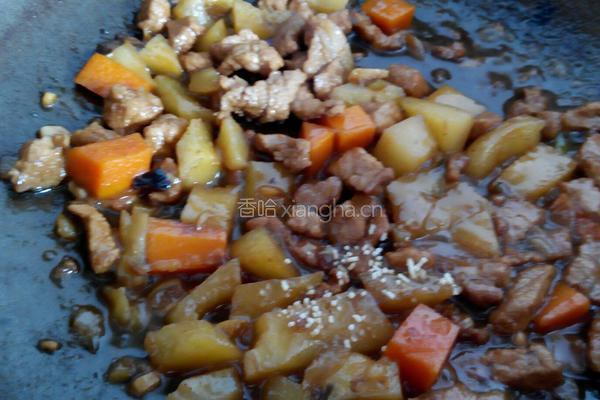 土豆胡萝卜烧里脊的做法图解5