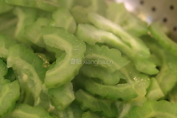 苦瓜炒鸡蛋的做法图解5