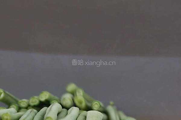 豆角炒仔鸡的做法图解2