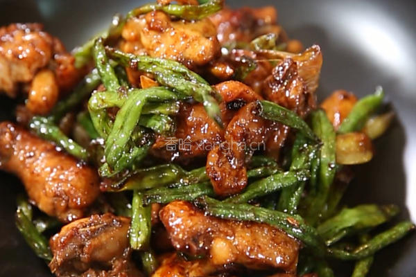 豆角炒仔鸡的做法图解6