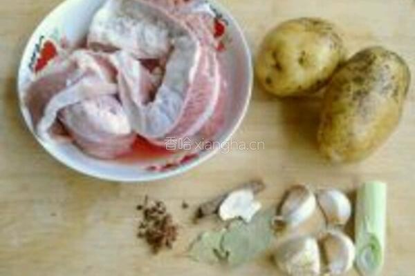 牛肉炖土豆的做法图解1