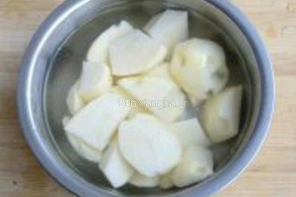 牛肉炖土豆的做法图解3