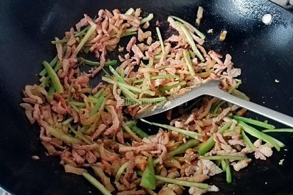 榨菜青椒炒肉丝的做法图解5
