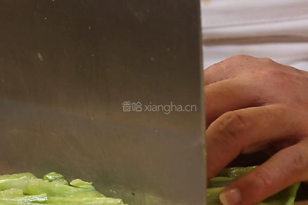 尖椒土豆片的做法图解1