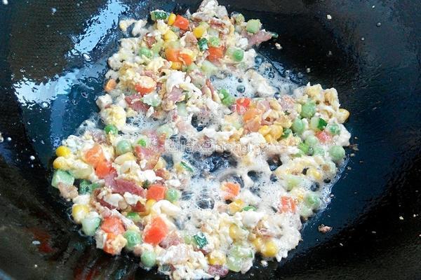 培根蛋炒饭的做法图解4