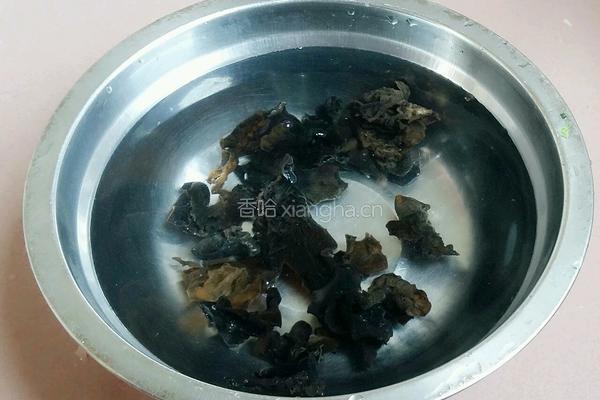 肉未豆腐黑木耳生菜汤的做法图解2