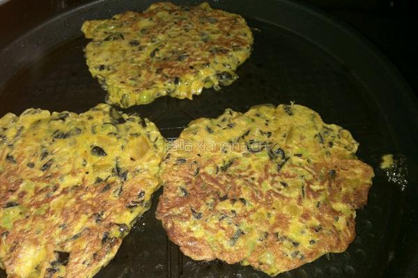木耳窝瓜芹菜鸡蛋饼的做法图解9