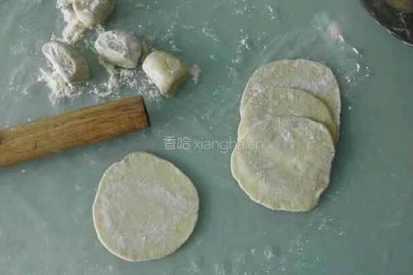 猪肉青菜香菇饺的做法图解7