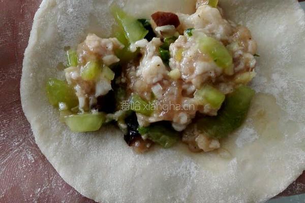 猪肉青菜香菇饺的做法图解8