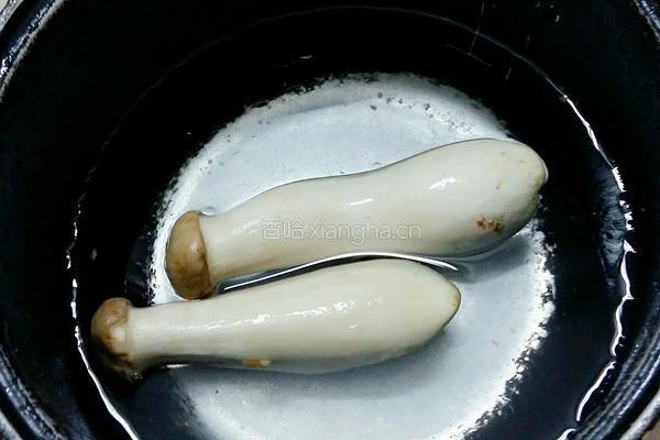 杏鲍菇土豆肉片的做法图解2