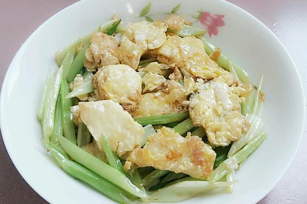 芹菜炒鸡蛋的做法图解9