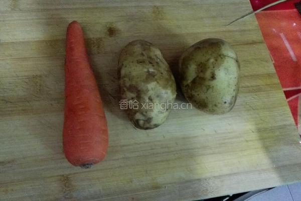 凉拌土豆胡萝卜的做法图解1