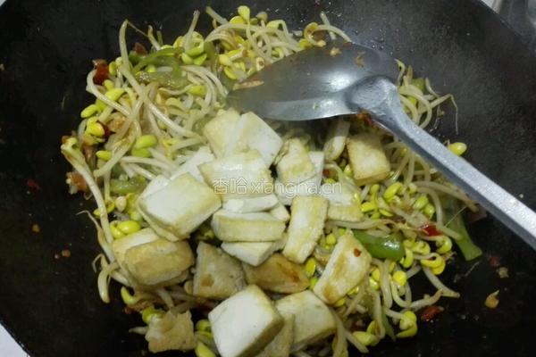 豆芽炒豆腐的做法图解7