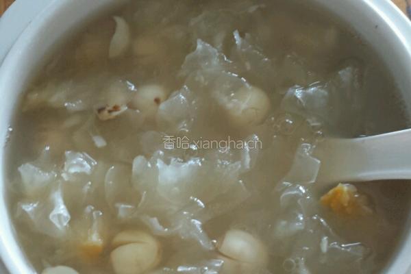莲子百合银耳糖水的做法图解3
