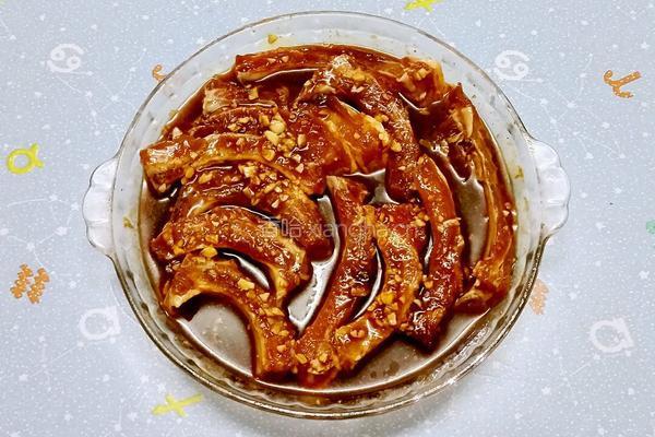 蒜香烤排骨的做法图解1