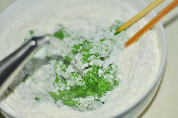 鲜虾仁菠菜卷的做法图解6