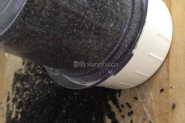 熟芝麻的做法图解1