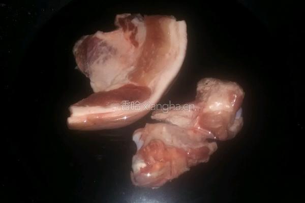 老干妈蒸五花肉的做法图解1