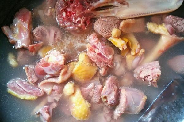 酸辣老鸭海带汤的做法图解3
