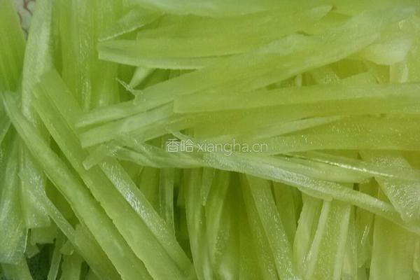 莴笋丝炒肉的做法图解1